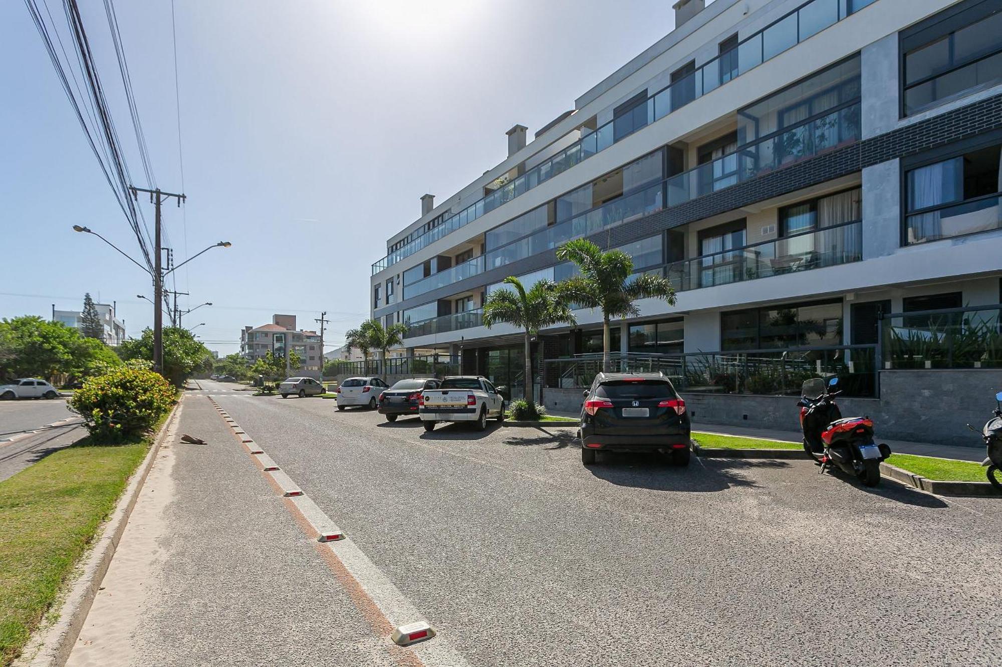 Apartamento Luxuoso Pe Na Areia Em Irb203 *