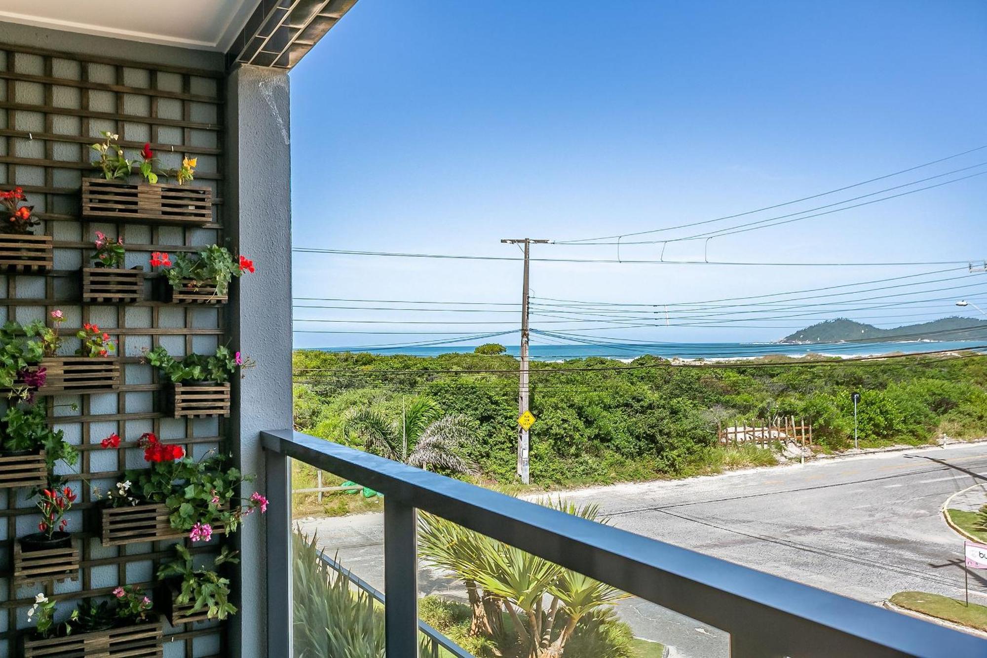 Apartamento Luxuoso Pe Na Areia Em Irb203 *